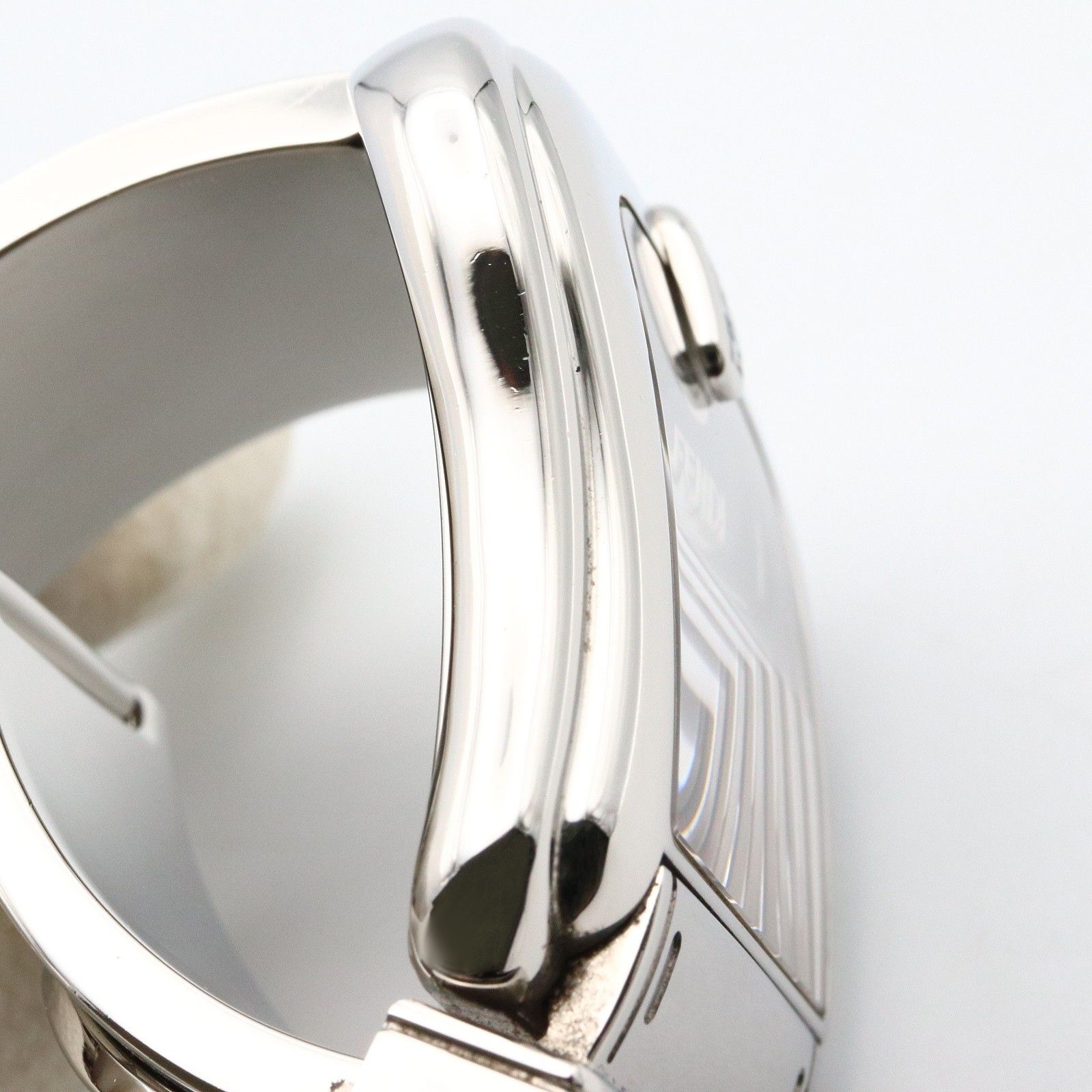 腕時計 バックルモチーフ