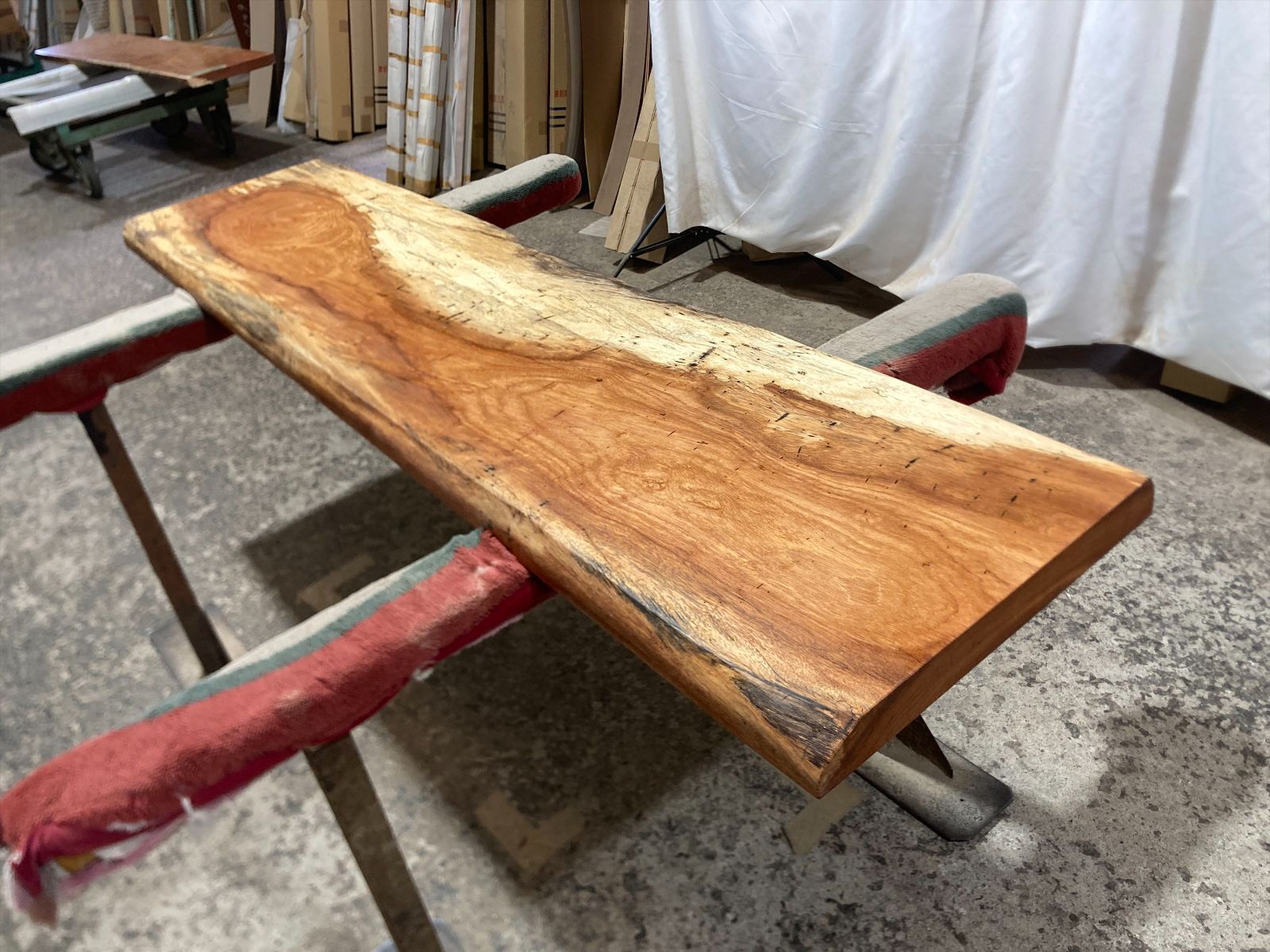 本花林9227 一枚板無垢 乾燥材 1710x350‐370x48mm センターテーブル ローテーブル カウンター 棚 テレビ台 花台 DIY 窓台 台 MARWIL-DEMENAGEMENTS_CH