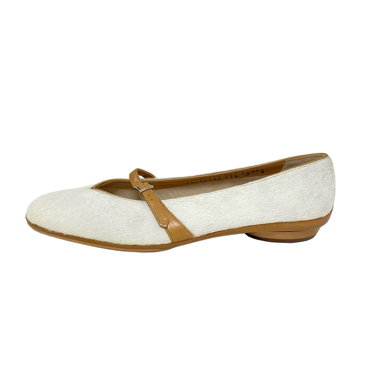 FERRAGAMO|SalvatoreFerragamo サルバトーレフェラガモ フラットシューズ 7 B レディース - 白×ライトブラウン レザー