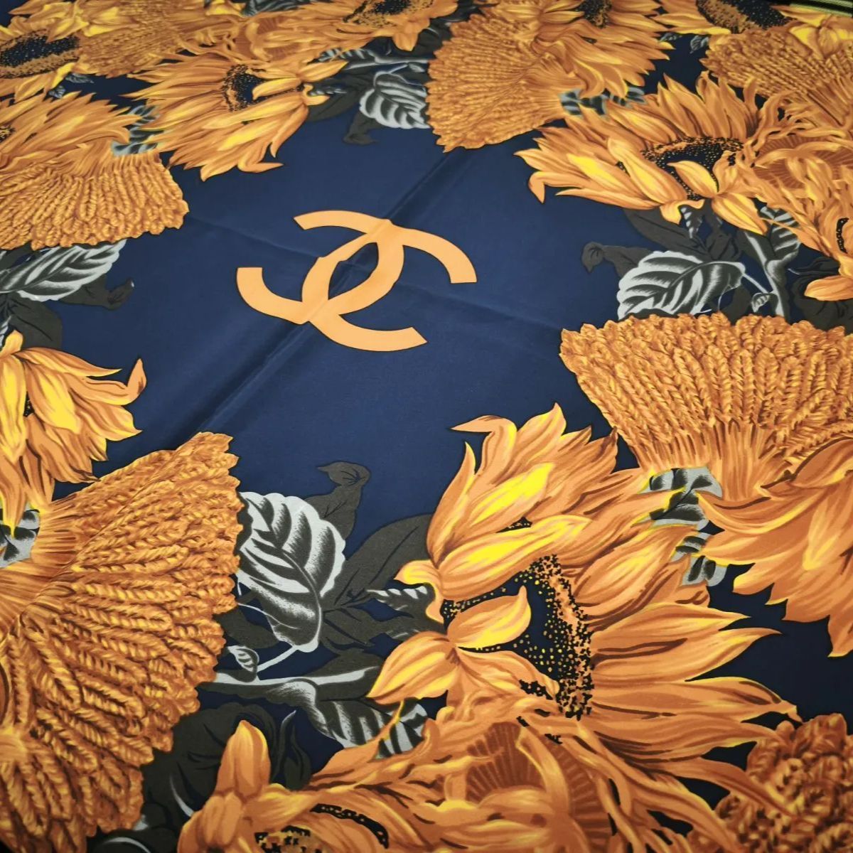 希少 ヴィンテージ 未使用品】CHANEL シャネル ロゴ入り ひまわり柄