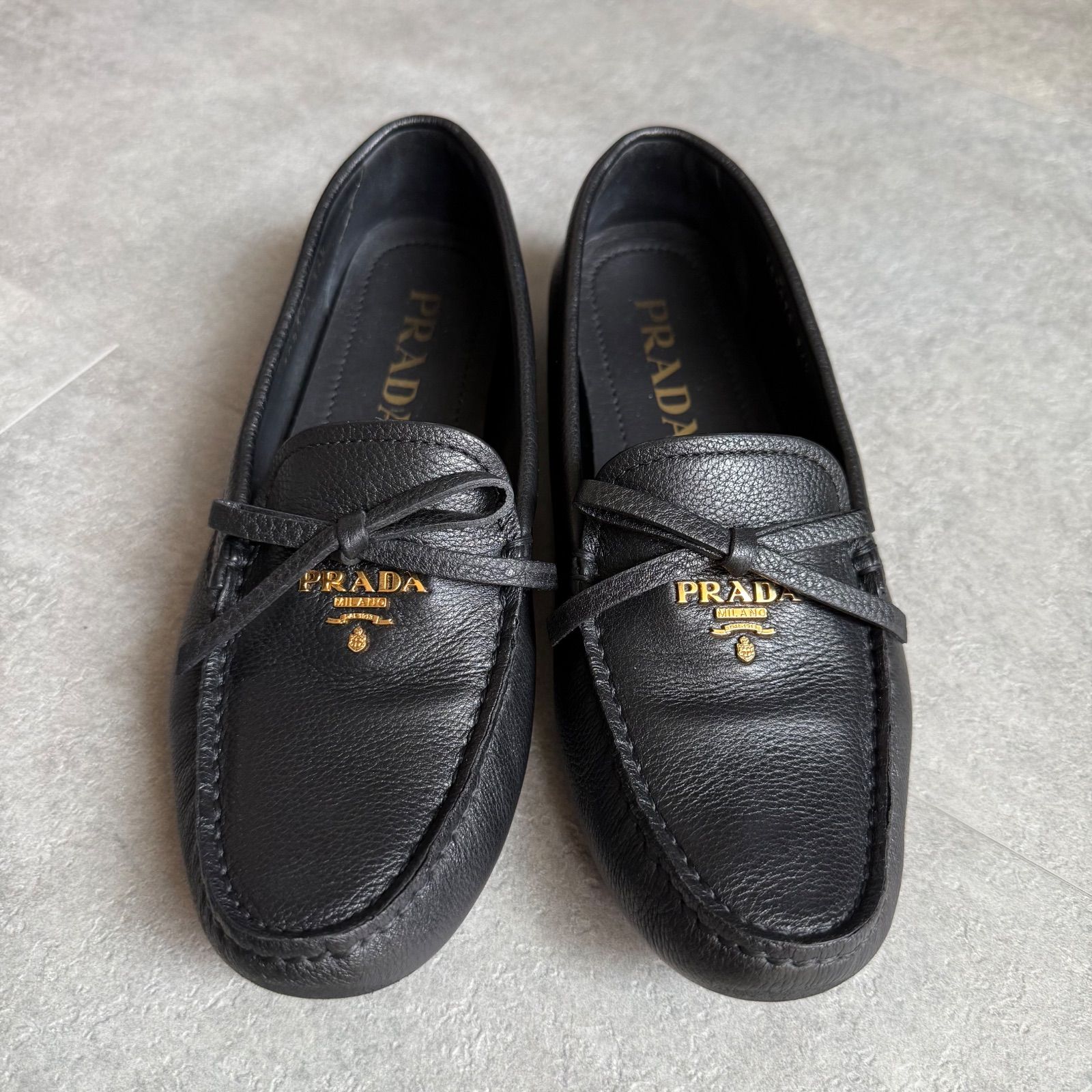 美品 PRADA プラダ ロゴ リボン ドライビングシューズ フラット