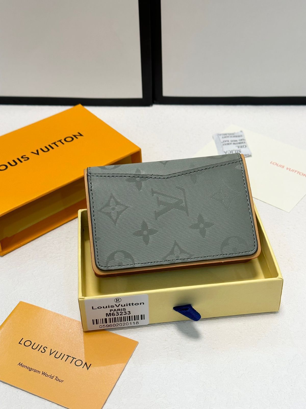 レーザーグレーのカードケース兼財布 全国