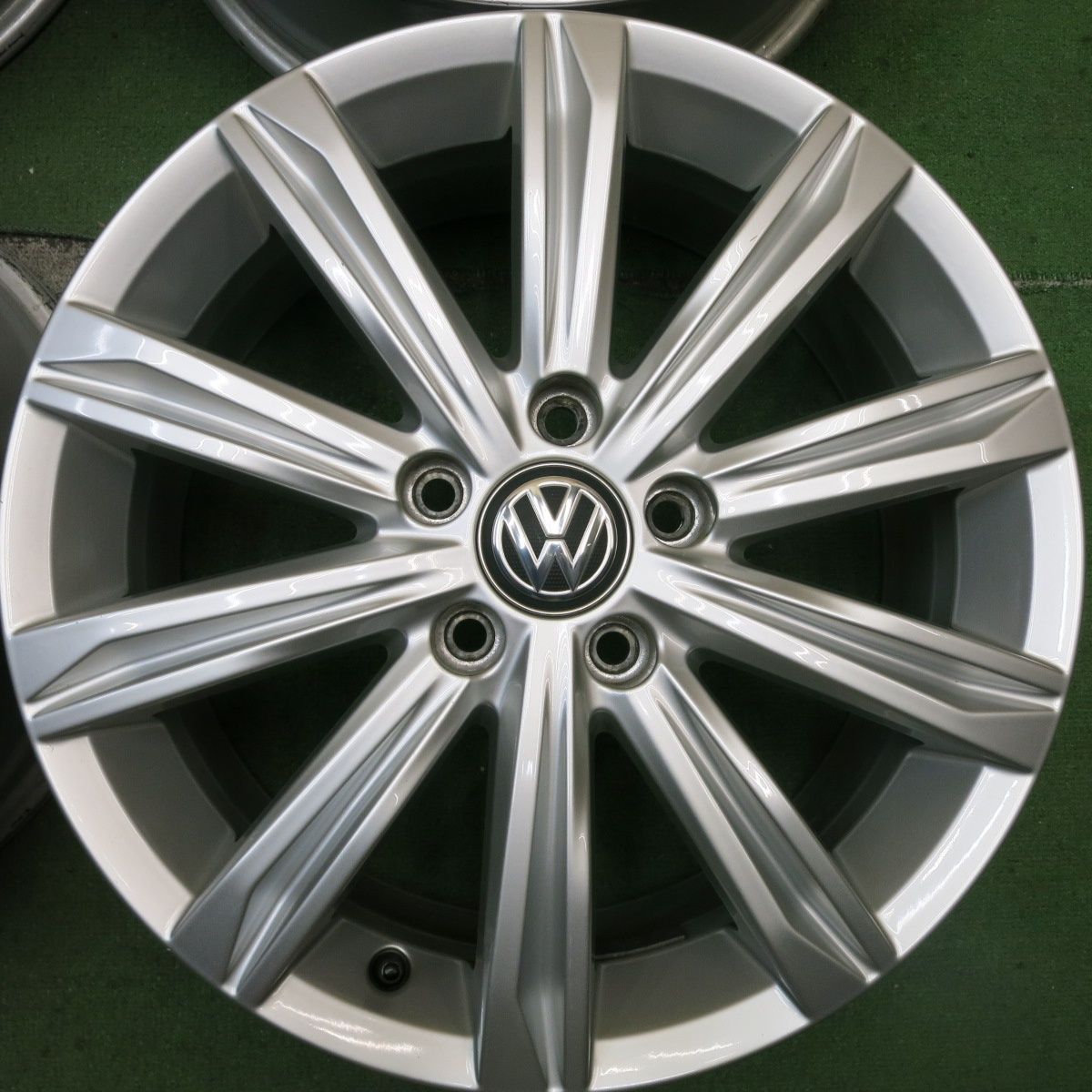 Volkswagen 17インチ ホイール4本セット Pirelliトゥーラン Volkswagen 17インチ ホイール4本セット Pirelliトゥーラン PIRELLI 4