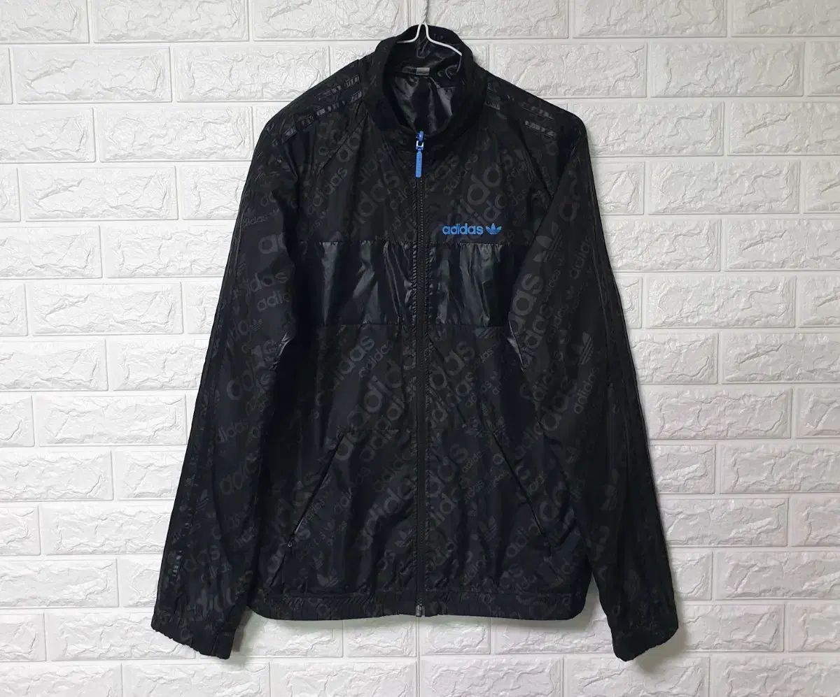 adidas(アディダス) リバーシブル ウィンドブレーカー 出品