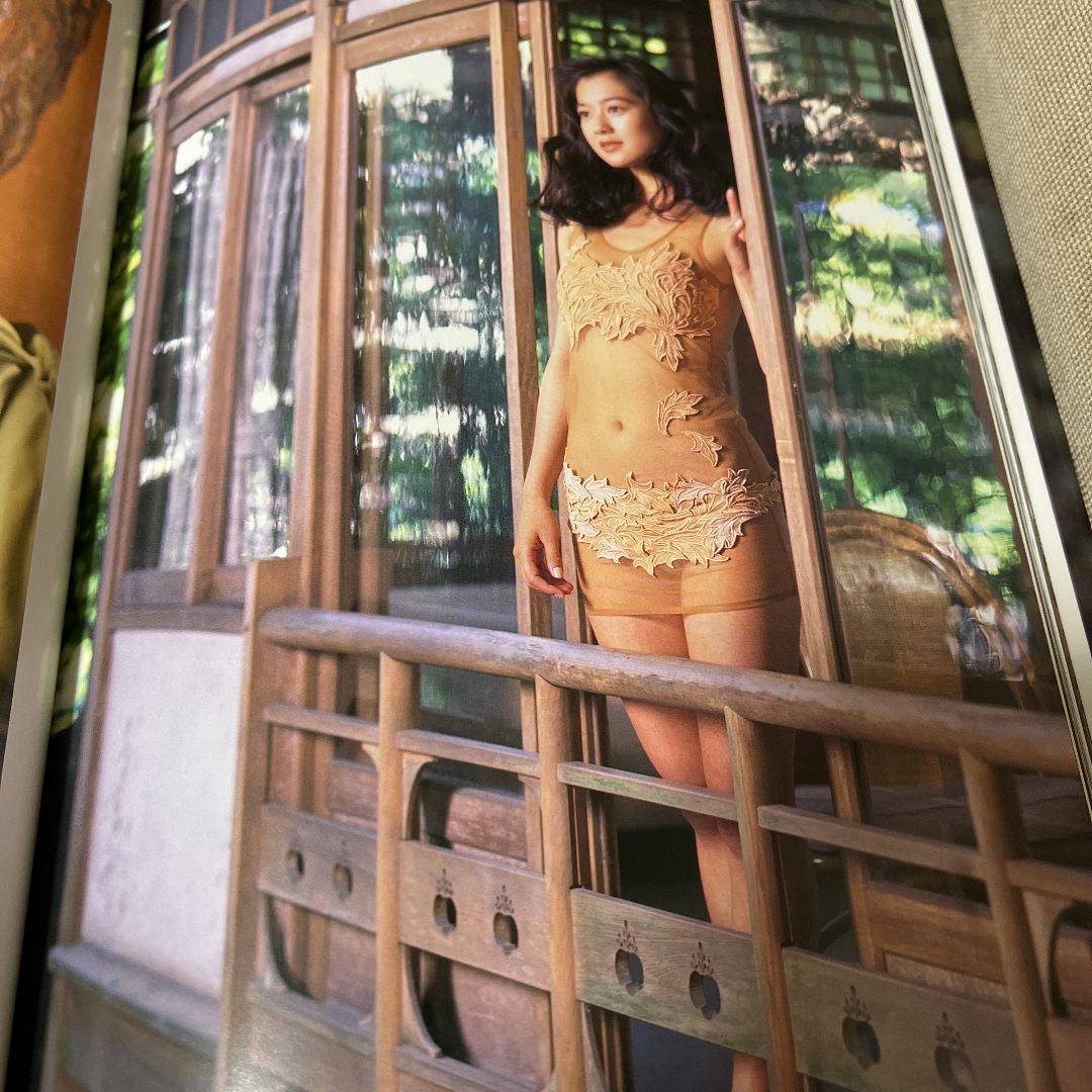 三井ゆり写真集 : Reverie(井ノ元浩二 撮影) / いやひこ堂