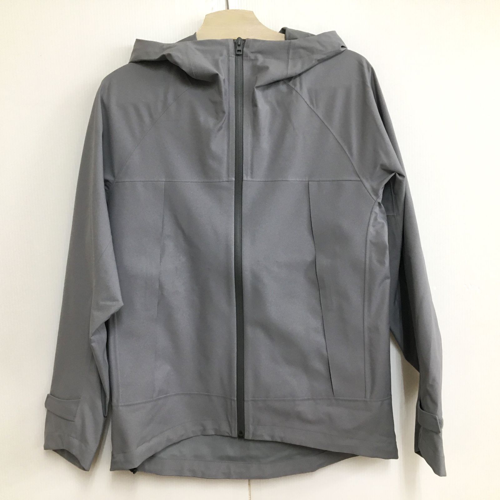 UNIQLO ユニクロ ブロックテックパーカ Sサイズ グレー 無地 311