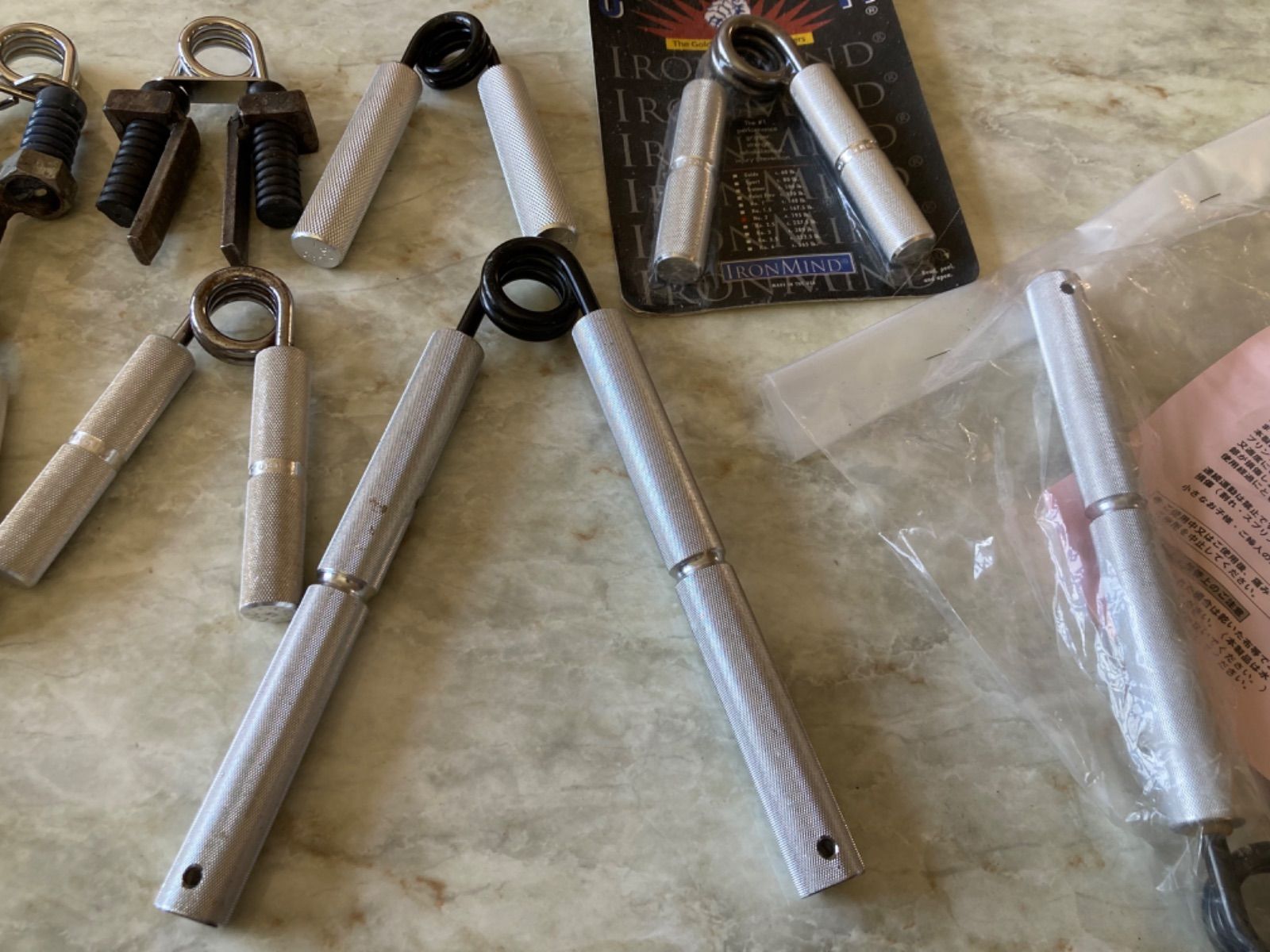アームレスリング　トレーニング器具　グリッパー