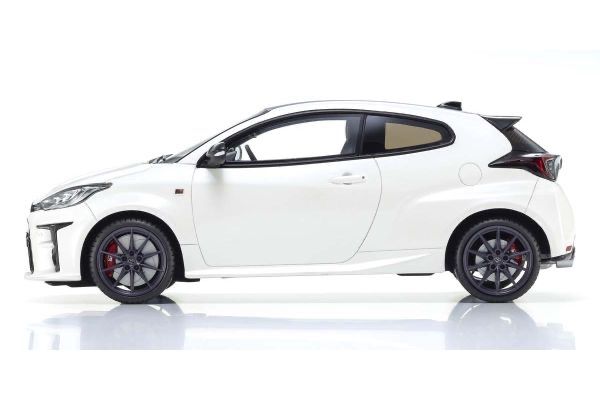 進化型GRヤリス カラーサンプル（ホワイト） Amazon.co.jp: 1/30 トヨタ 新型GRヤリス GR YARIS 2024年