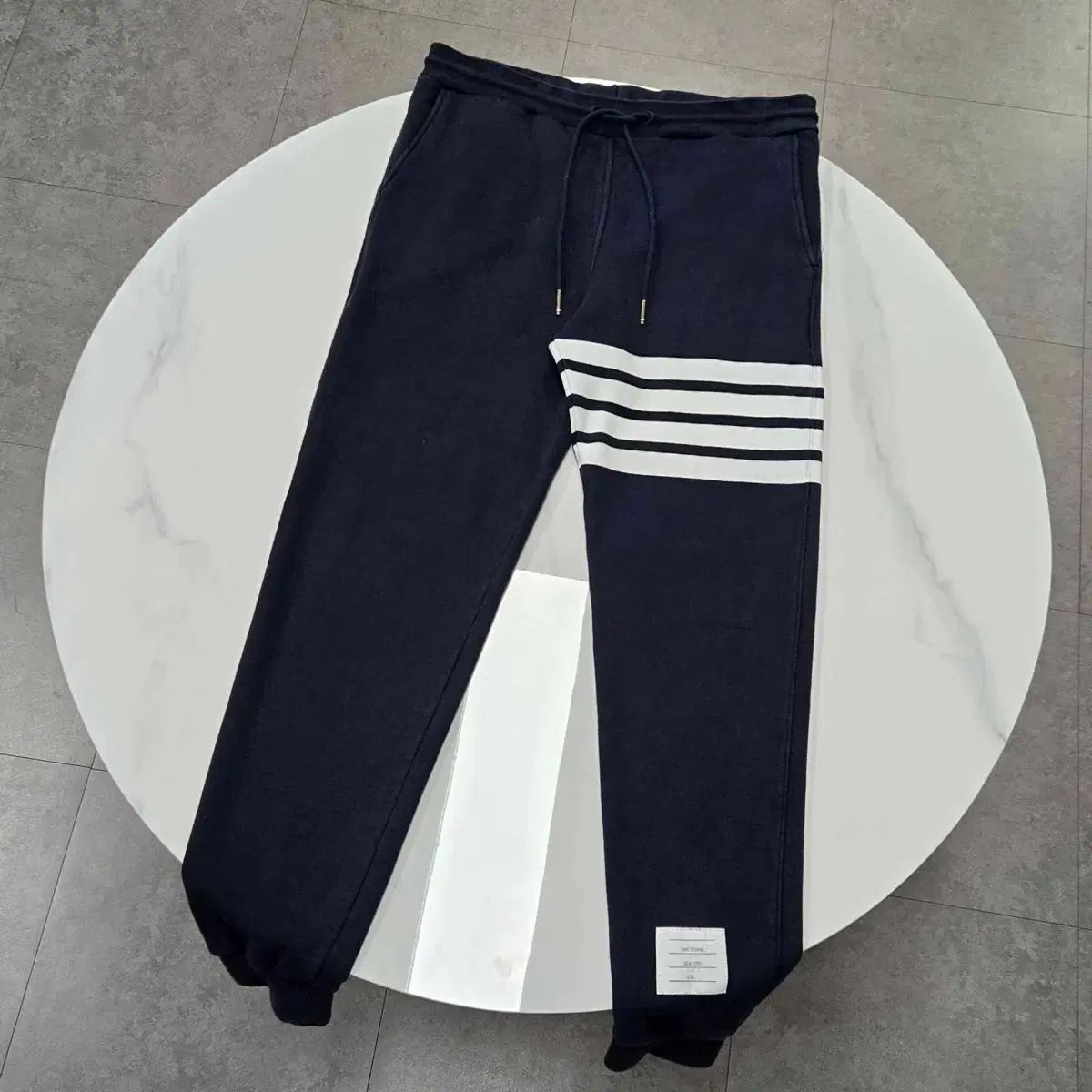 Thom Browne(トム・ブラウン) ジョガーパンツ THOM BROWNE コットン