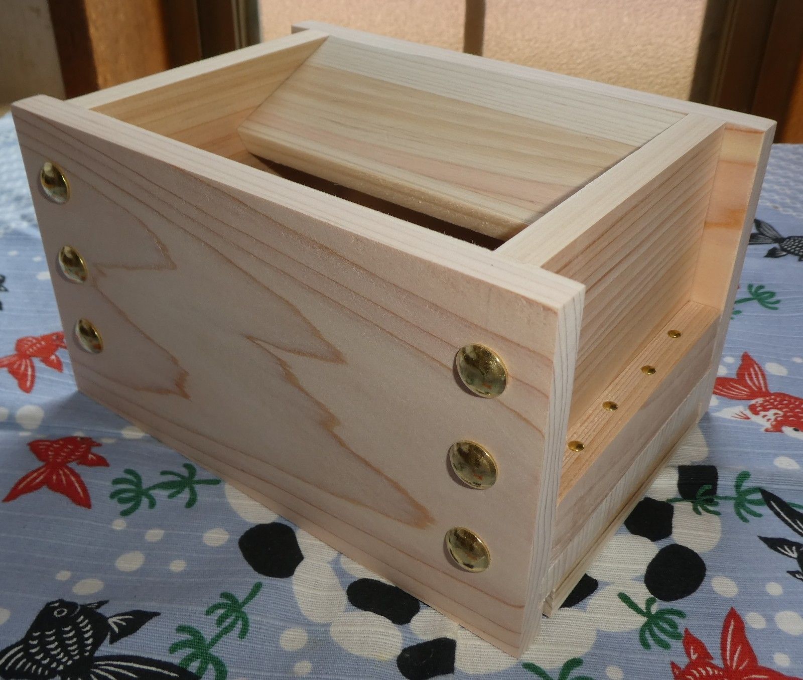 開運　お賽銭貯金箱（桧）大　金色鋲　　３７ 開運 お賽銭貯金箱（桧） 大 太鼓鋲金色 34 開運お賽銭貯金箱（桧