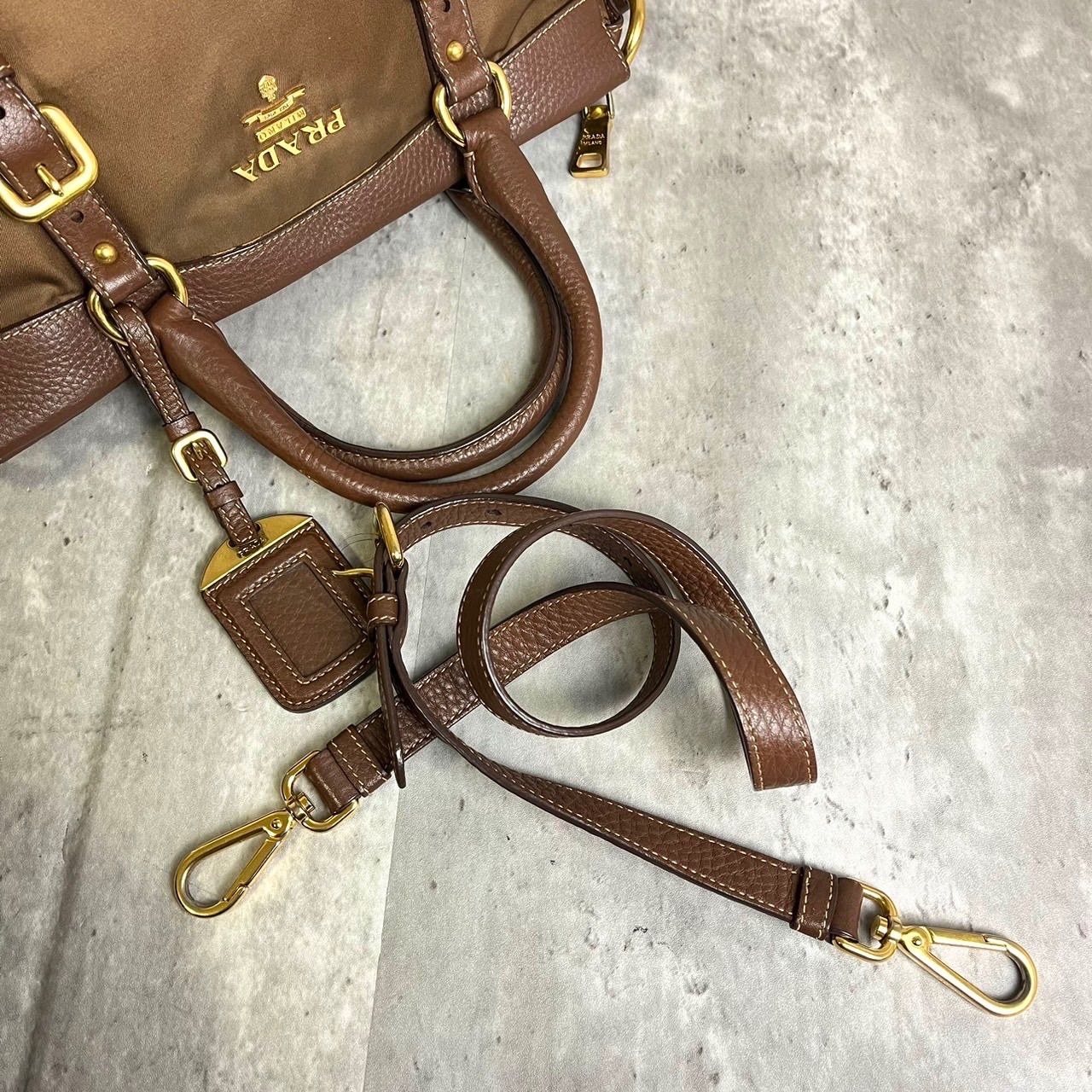 ✨良品✨ PRADA プラダ 2way ショルダーバッグ ハンドバッグ ロゴ金具 