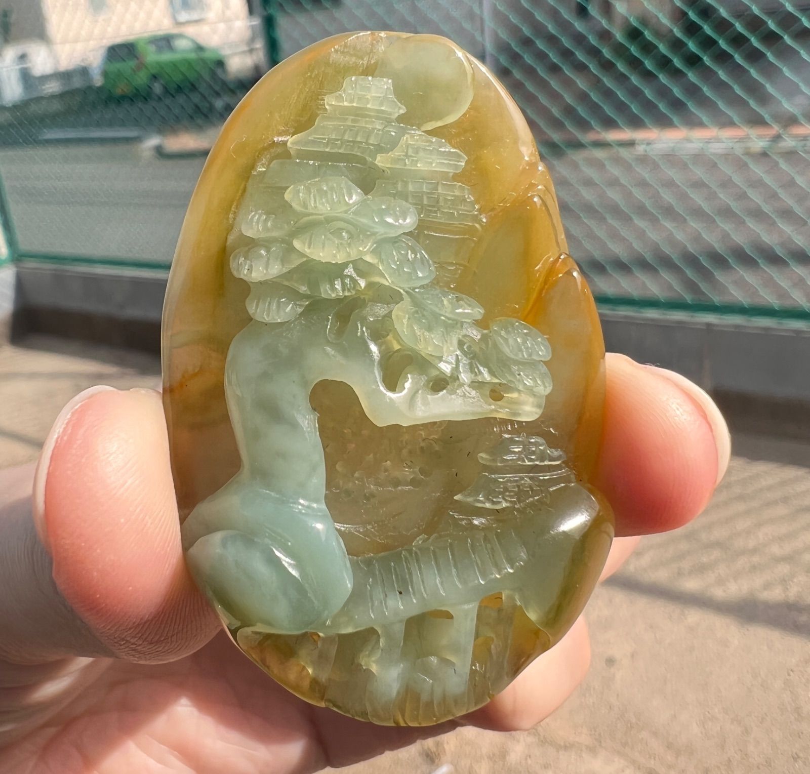 天然岫岩玉 山水風景 彫りペンダン 花玉 精工彫刻 - メルカリ