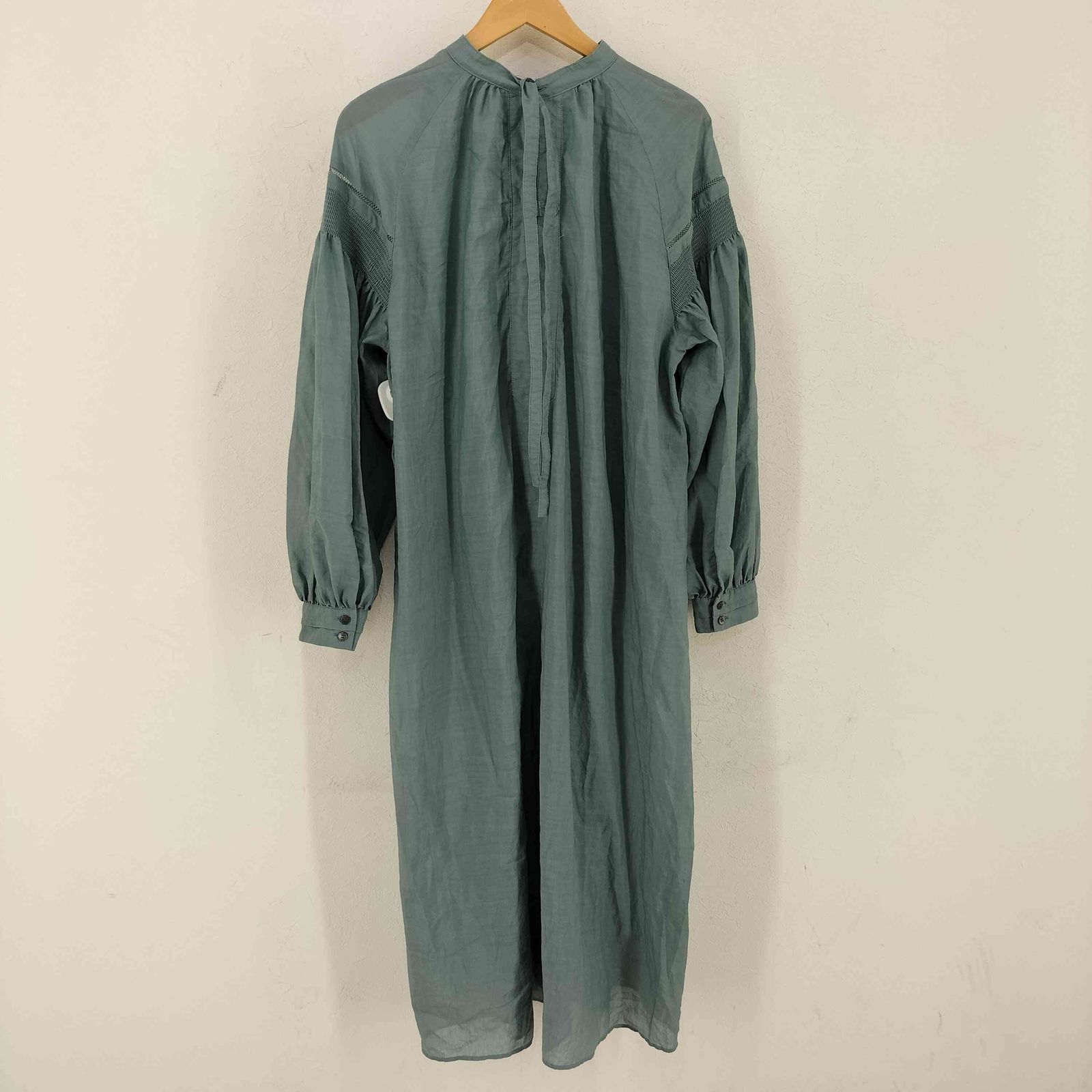 yuni キャッチワッシャー 2way シャーリングスリーブ シャツワンピース yuni（ユニ ）の「キャッチワッシャー 2way シャーリング