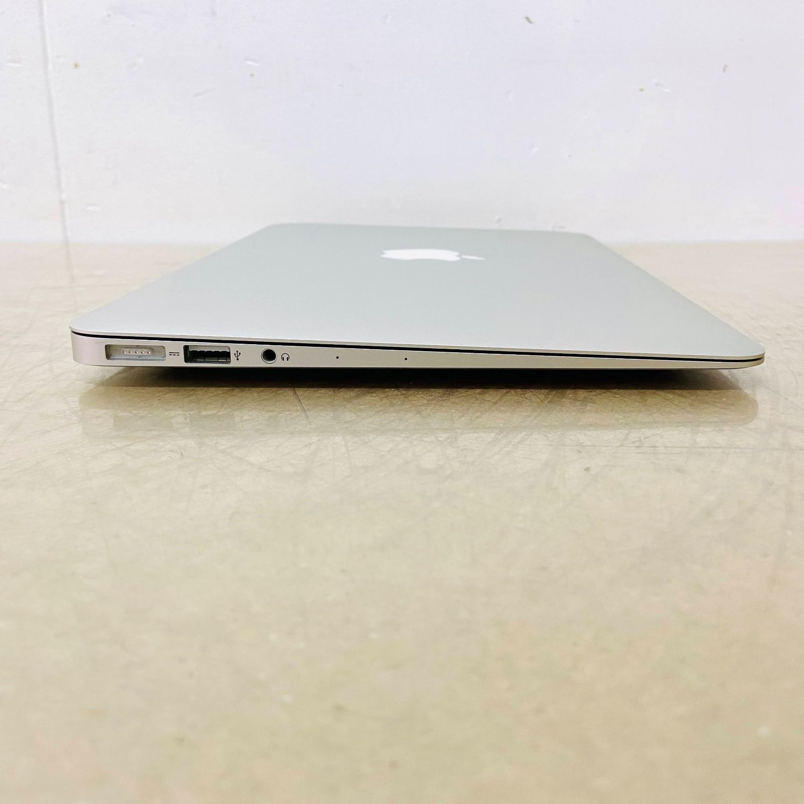 美品 初期化済み バッテリー良好 MacBook Air (11インチ, アウトレット