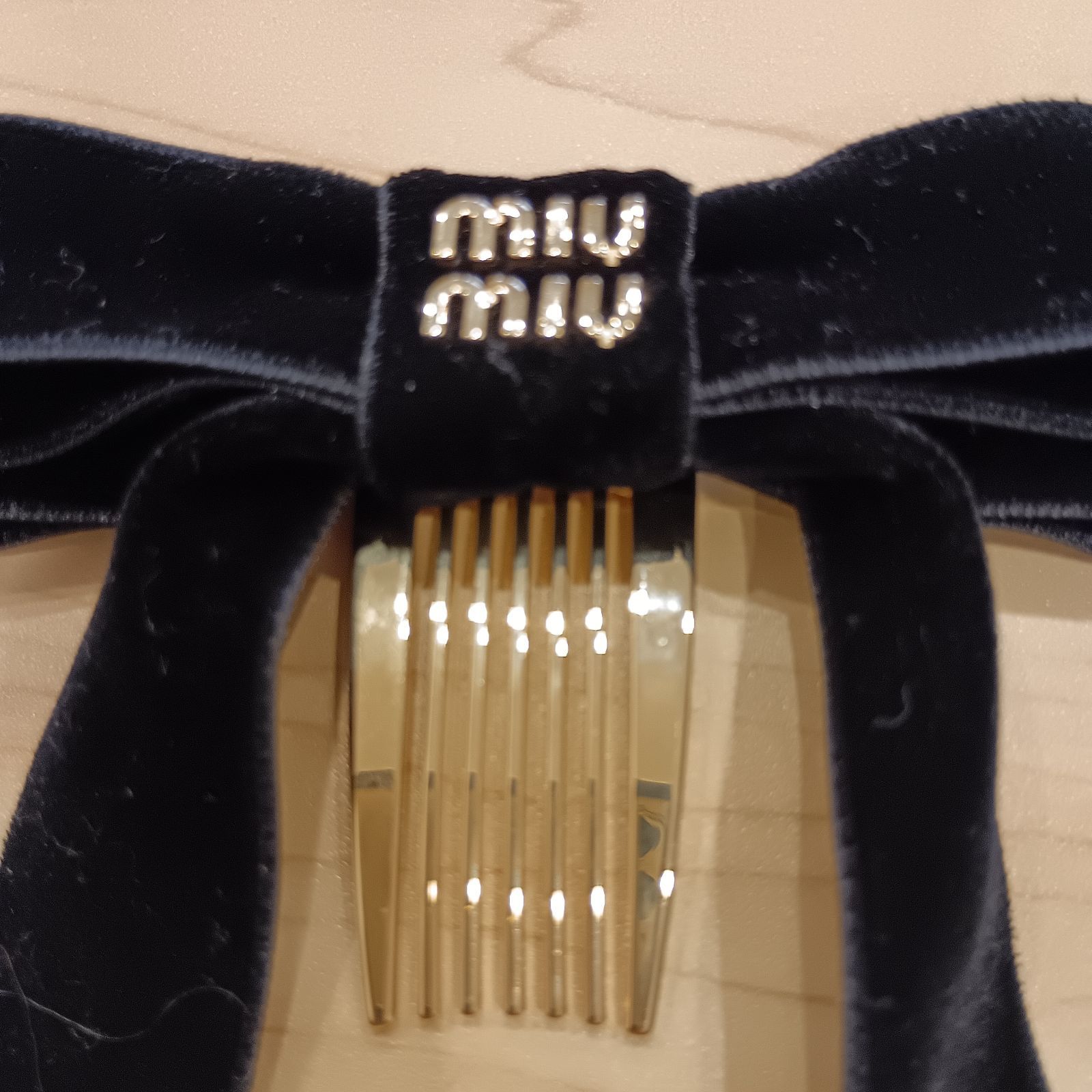 MIU MIU ミュウミュウ リボン付きヘアコーム