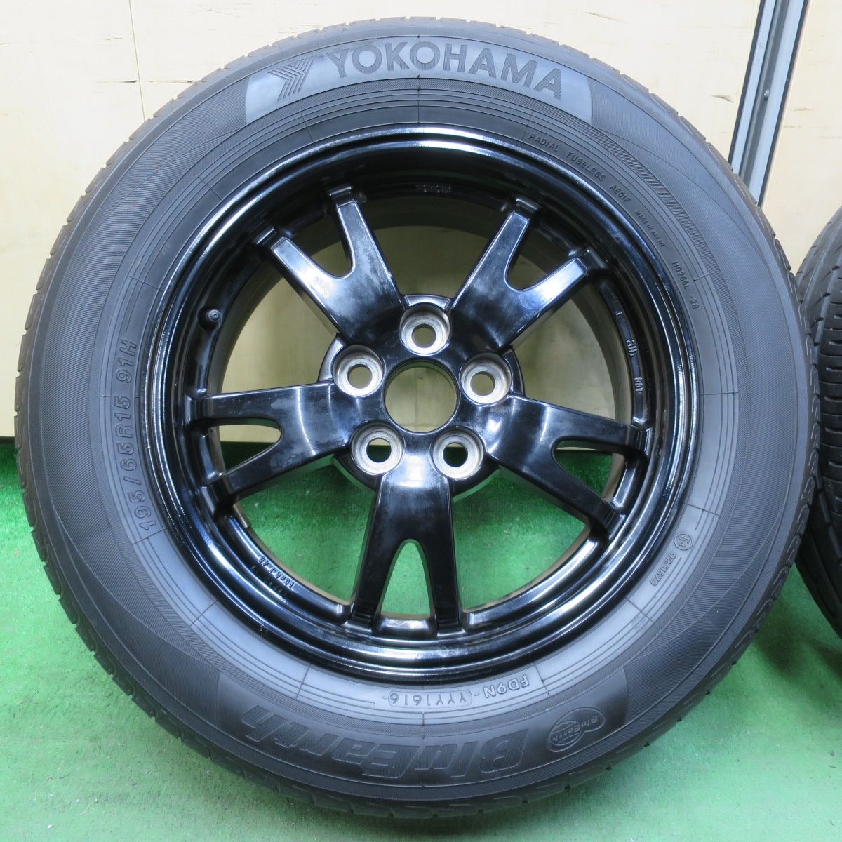 プリウス30 純正 バリ溝 15× 6J +45 PCD100 195⁄65R15 ラジアルタイヤ [