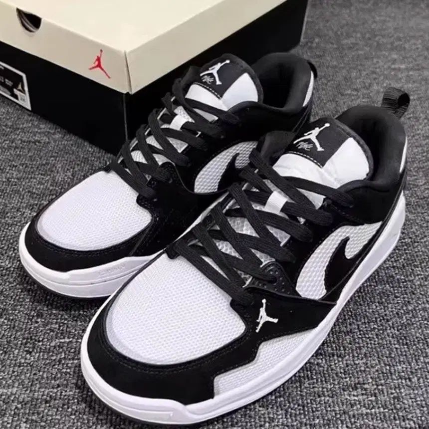 NIKE ナイキ ジョーダン コンポート 時代 メンズ スニーカー 黒 白 HJ 6777 ー 001 ウォームアップウェア チーム練習