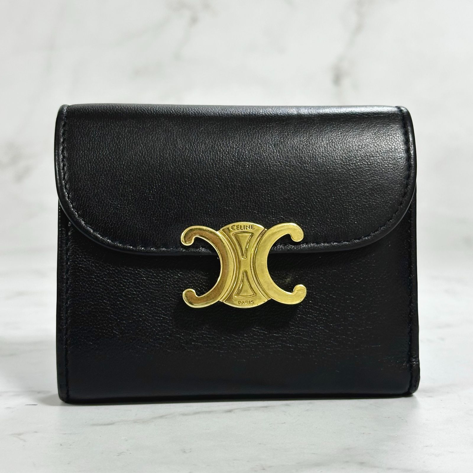 CELINE✨三つ折り財布 トリオンフ ブラック レザー - メルカリ 