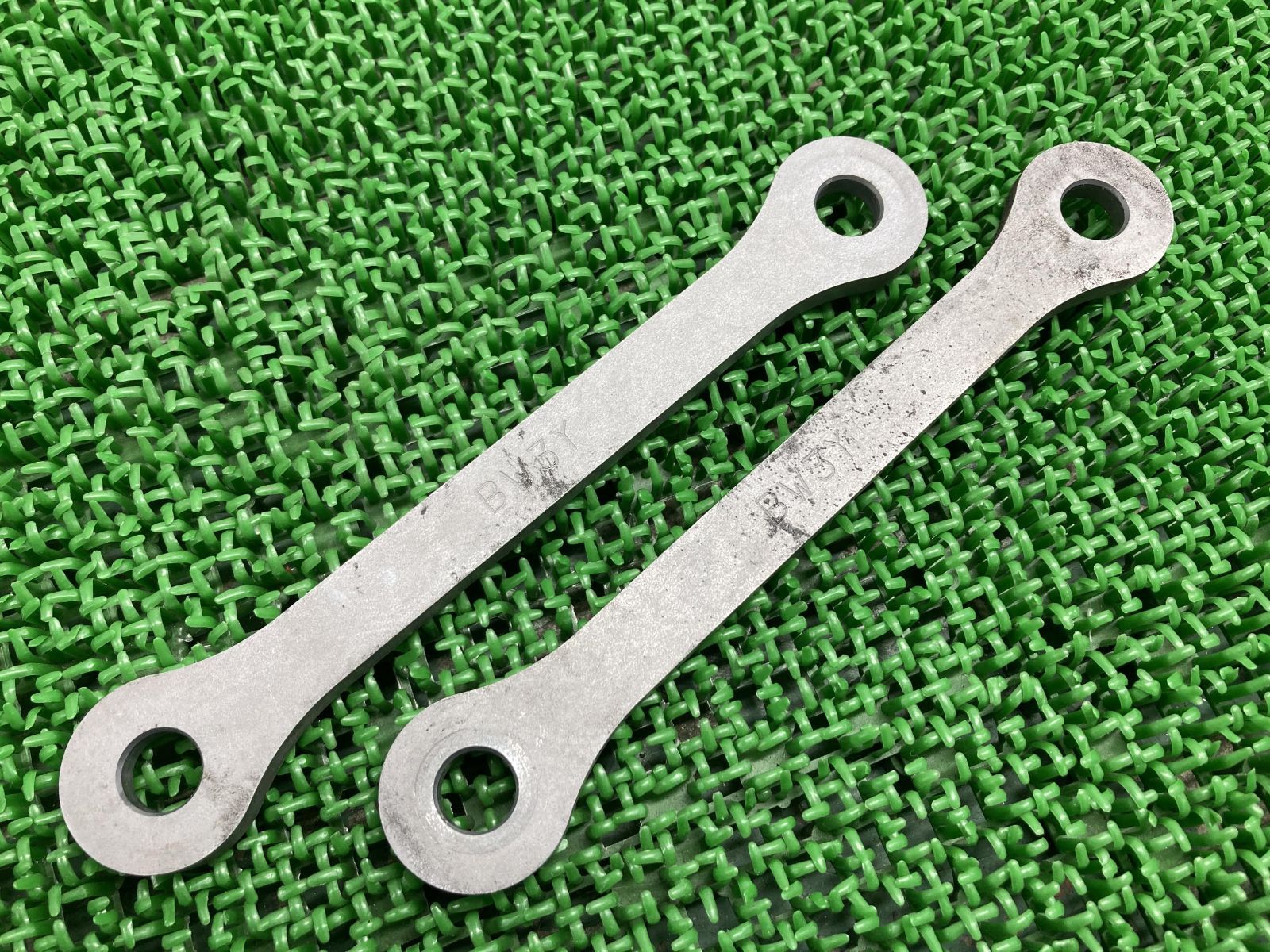 テネレ700 リアサスペンションリンクプレート 左右 BW3Y ヤマハ 純正 中古 バイク 部品 DM13J-000 Tenere700 ピッチ150mm 曲がり無し 品薄