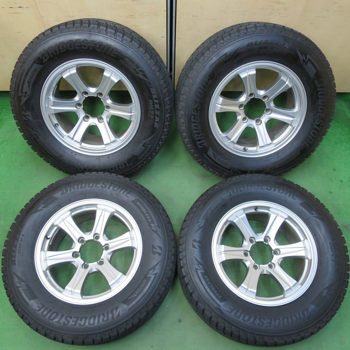 バリ溝 23年 9.5分 KEELER スタッドレス 265|65R17 ブリヂストン ブリザック DM-V3 キーラー PCD139.7|6H 5040608IMノ