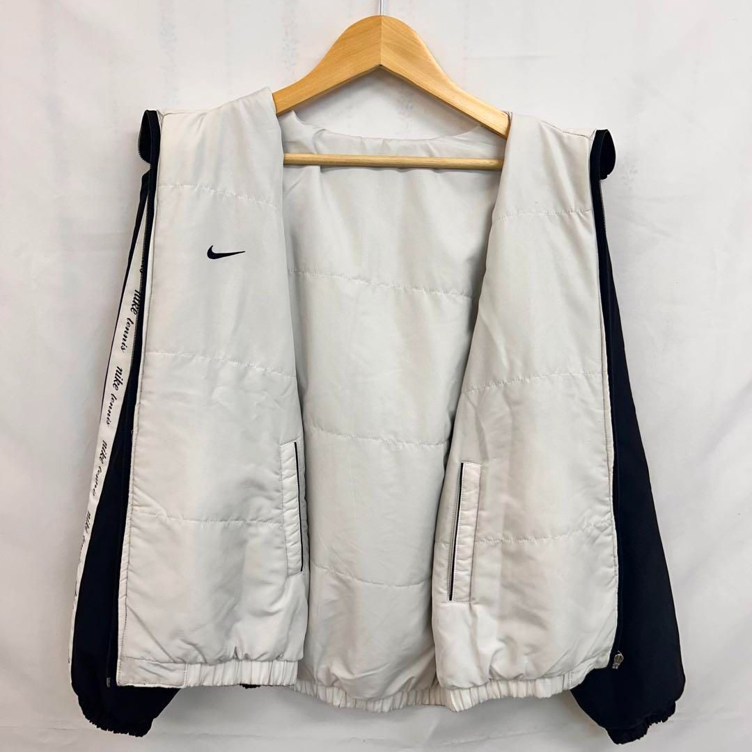 NIKE ナイロンジャケット リバーシブルレディースMブラック黒 ホワイト白美品 NIKE ナイロンジャケット リバーシブルレディースMブラック黒
