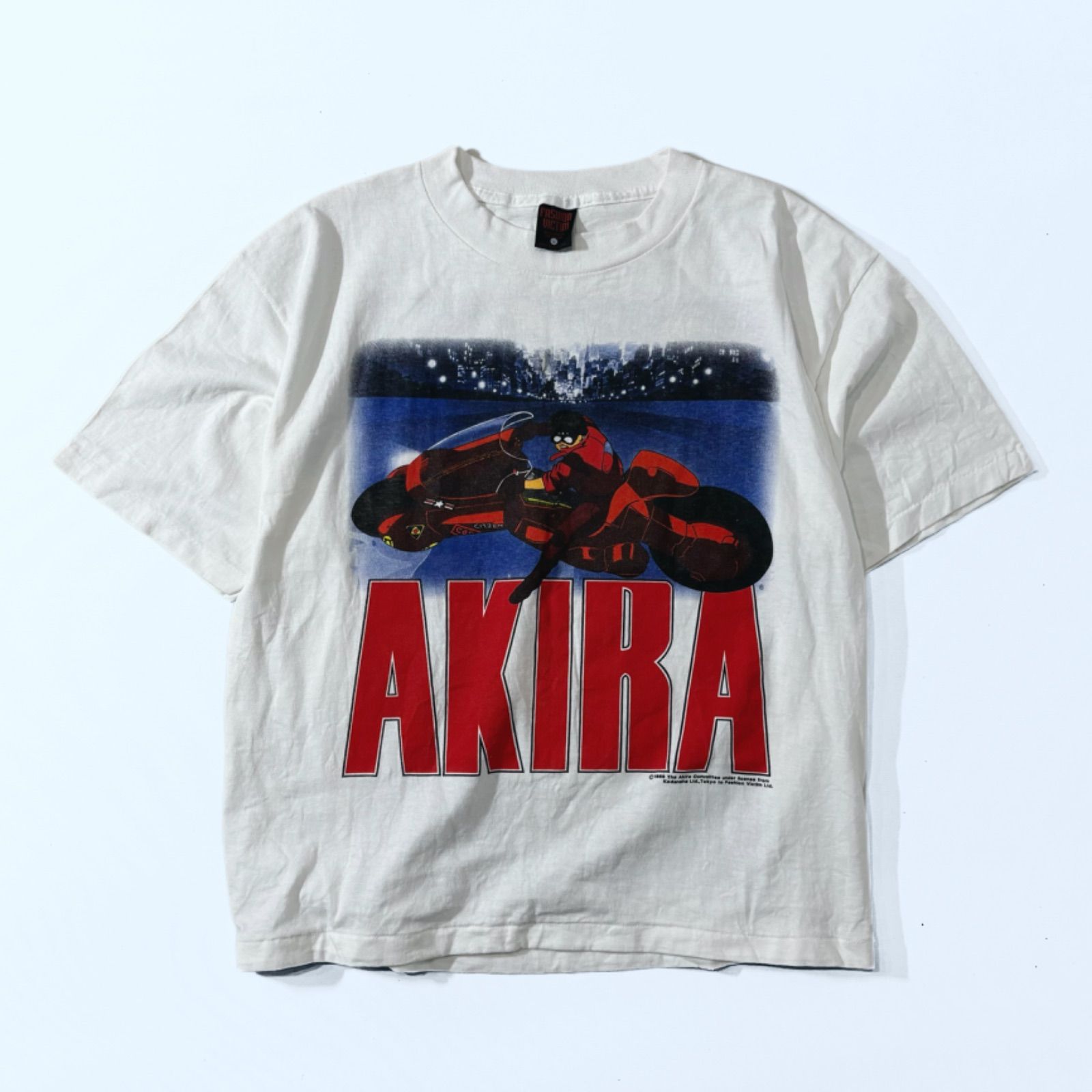 AKIRAアキラ金田1988年　Fashion victim Tシャツ新品同様でとても綺麗に思います