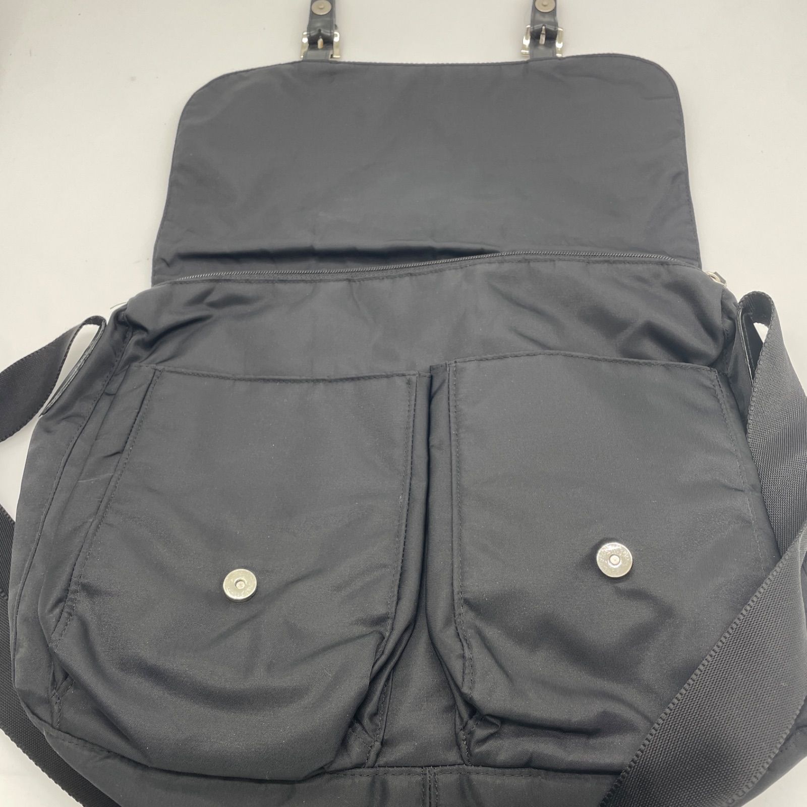 極美品✨プラダ メッセンジャーバッグ 三角ロゴ ナイロン レザー ブラック 極美品】プラダ メッセンジャーバッグ ナイロン レザー 三角ロゴ 黒