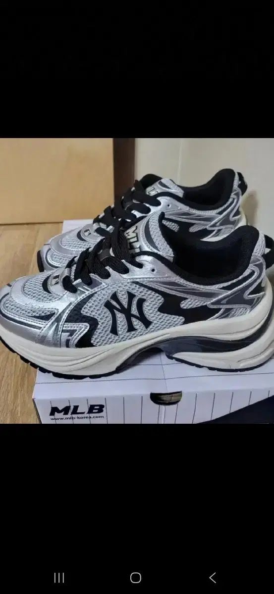 mlb カーブランナー ランニングシューズ フルボックスを販売しています 280 サイズ 人気のシルバーカラー商品
