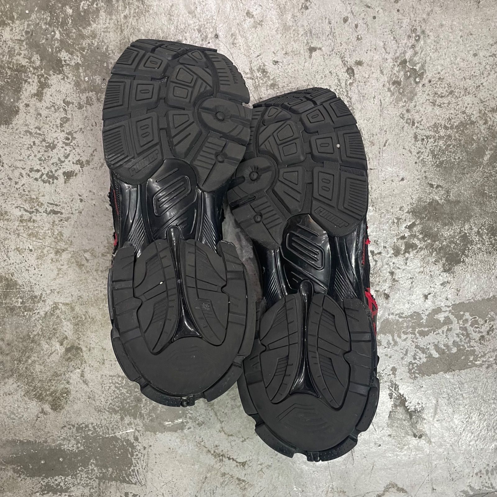 BALENCIAGA Runner Sneaker Graffiti Black Red 677403 ランナー 