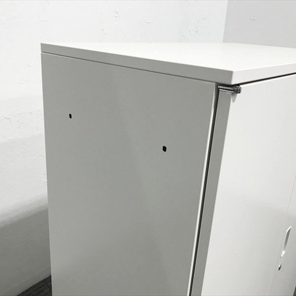 スチールキャビネット