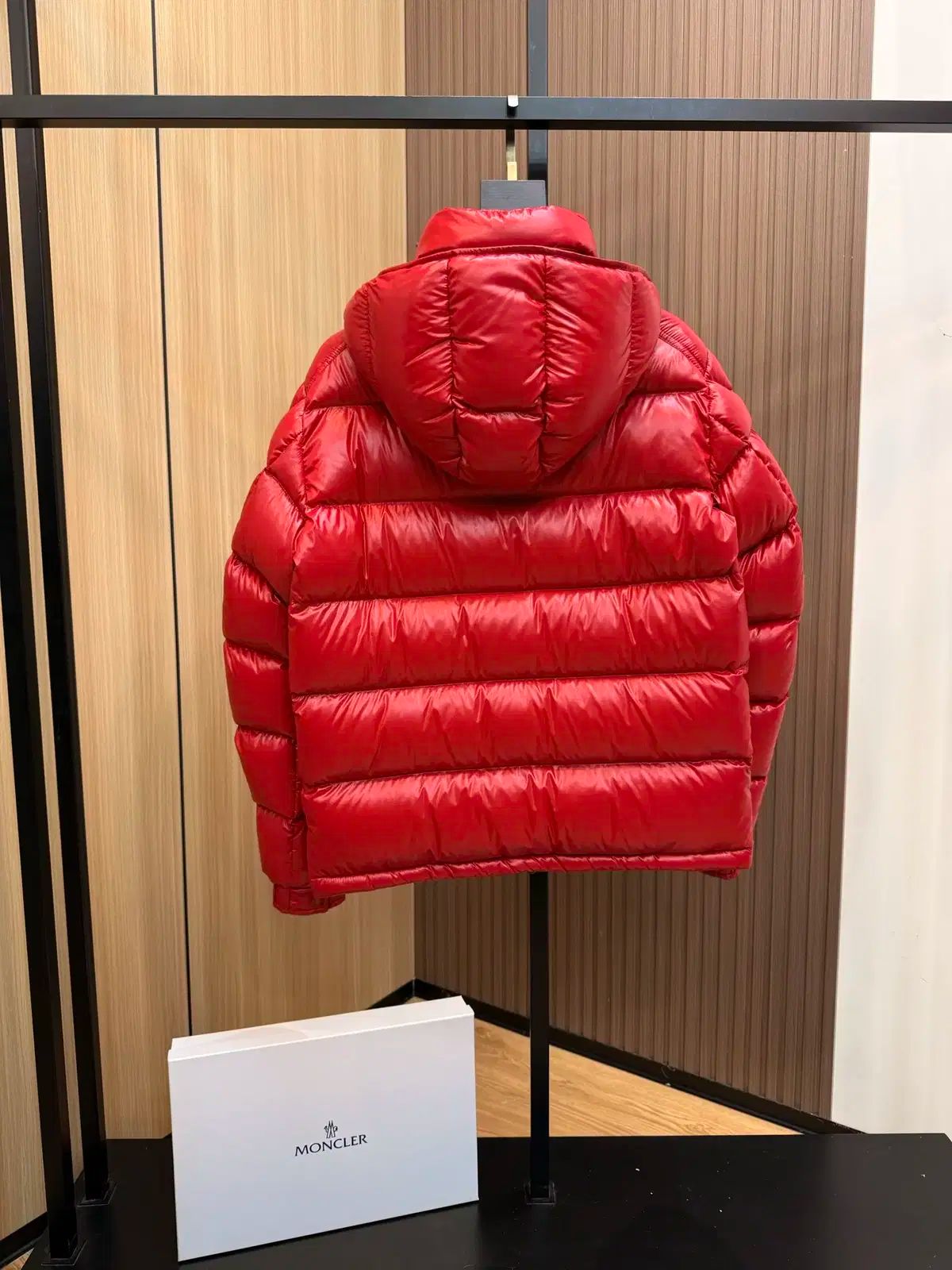 MONCLER ダウンマフラー 赤 MONCLER モンクレール ダウンジャケット レディース アウター