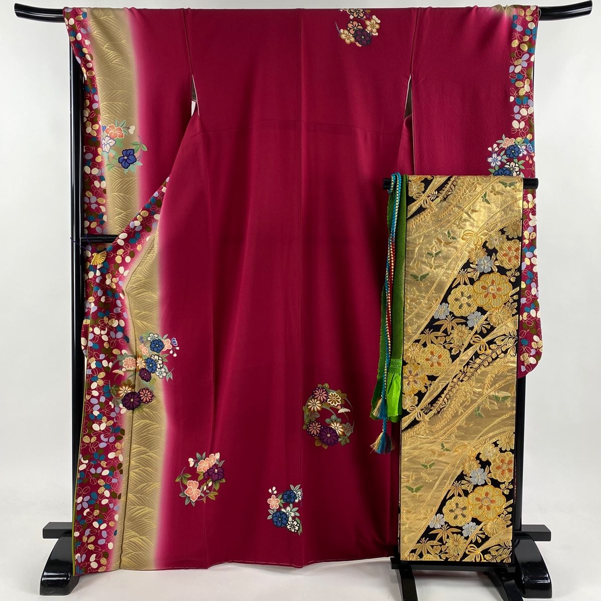 バイセル 着物 名品 振袖 赤 松 藤 萩 金彩 金通し 金駒刺繍 正絹 袷（10月～5月）167cm Mサイズ☆☆☆☆ 振袖 身丈164cm 裄丈67cm M 袷 落款あり 辻ヶ花柄 桜 銀通し