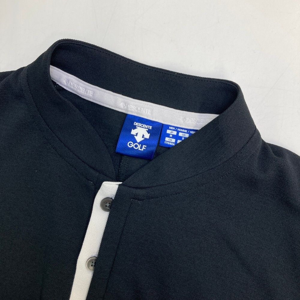 サイズ：M DESCENTE GOLF デサントゴルフ  ボタン付き 半袖Tシャツ  ブラック系 [240101443492] ゴルフウェア メンズ ストスト サイズ：M DESCENTE GOLF デサントゴルフ ボタン付き 半袖T