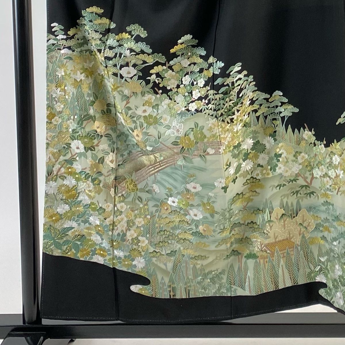 本加賀友禅 黒留袖 高橋正治 洋花文様 正絹 袷 広衿 比翼付 落款入