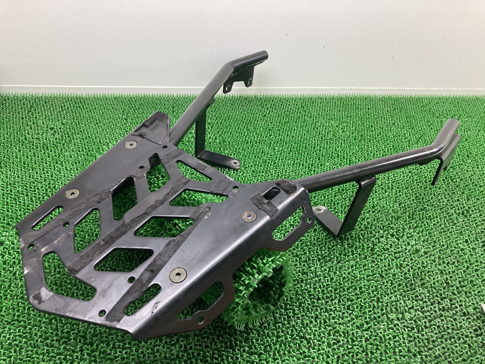 デイトナ製NINJA400R リアキャリア 社外 ER400B ニンジャ400R マルチウイングキャリア リアラック 曲がり無し カスタム素材に