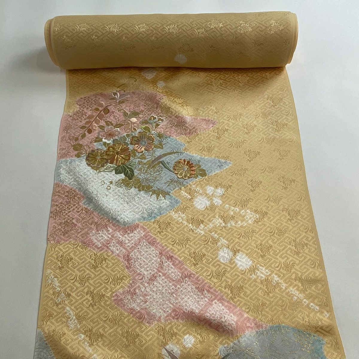 反物 逸品 付下げ 千總 椿 松皮菱 金糸 刺繍 薄オレンジ 正絹 【中古】