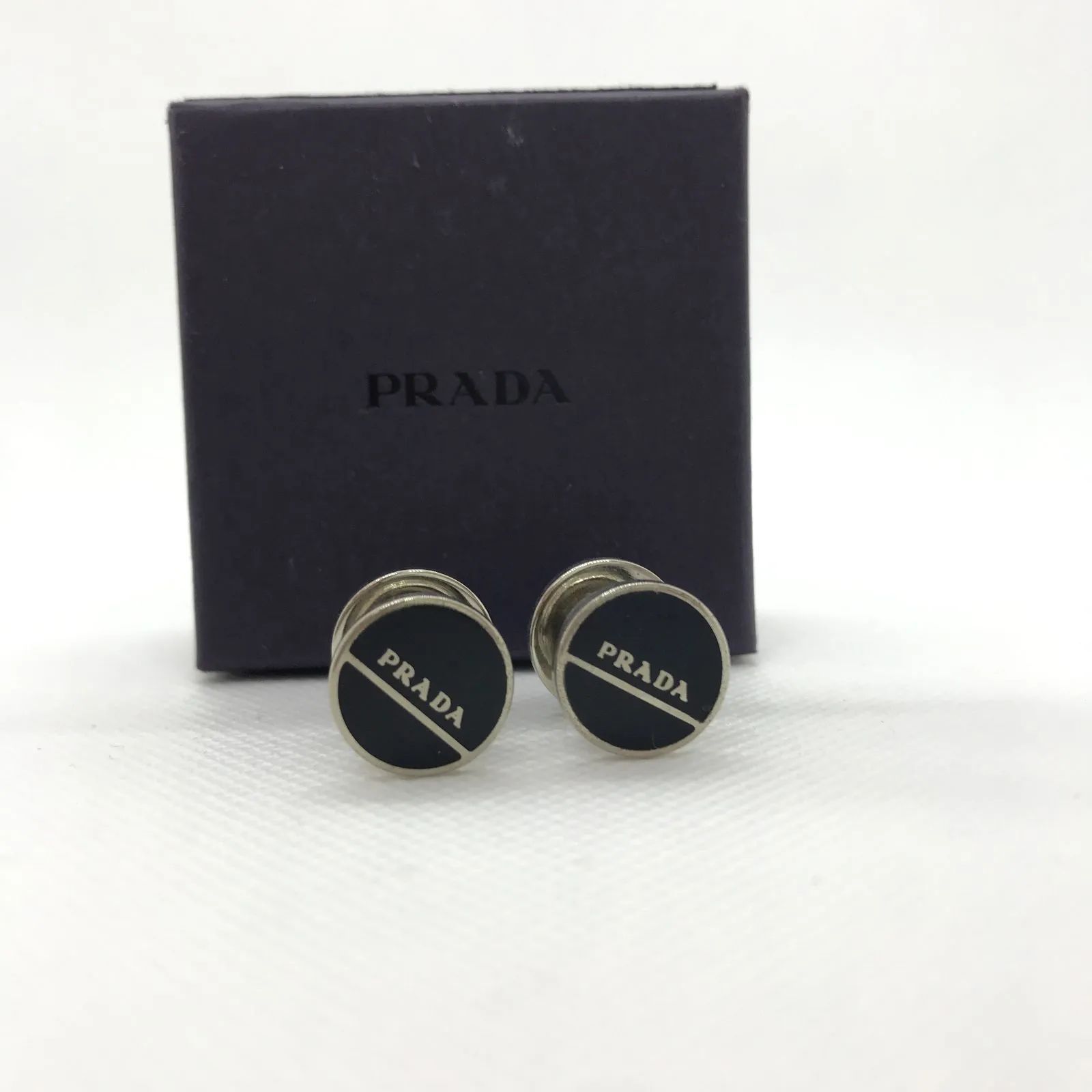 美品】PRADA プラダ カフスボタン ロゴ入り 箱付き 服飾雑貨 小物