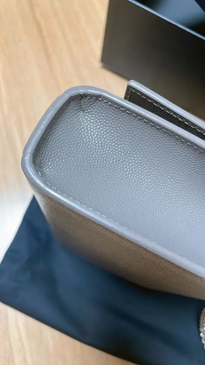 正規品 Saint Laurent(サンローラン) ケイトバッグ Sサイズ (グレー&シルバー)