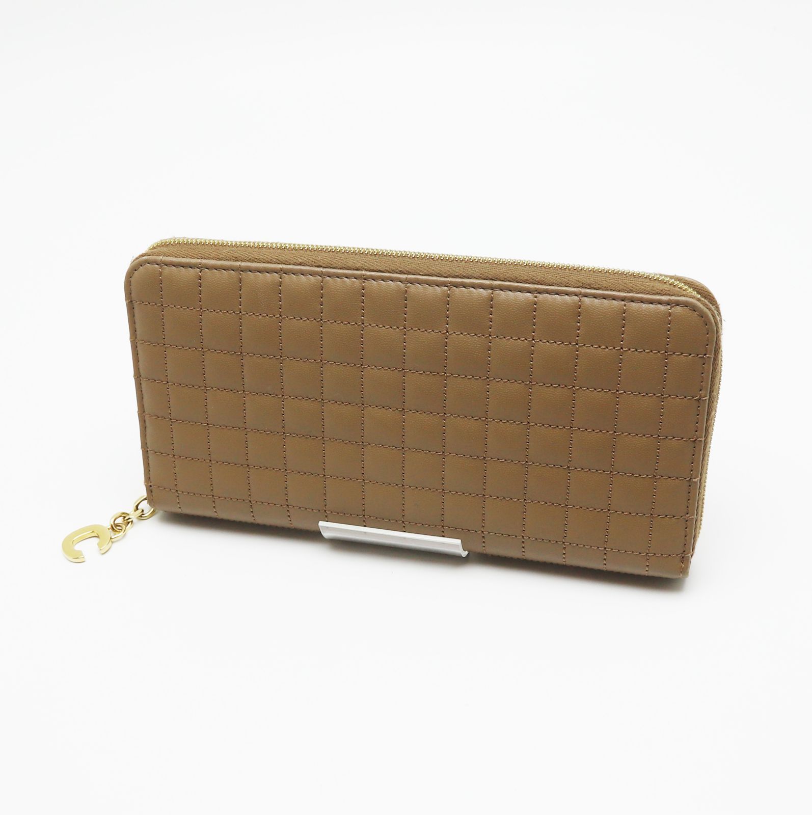 CELINE　C チャーム キルテッドカーフスキン ラージジップドウォレット CELINE Cチャーム キルテッドカーフスキン ラージジップドウォレット