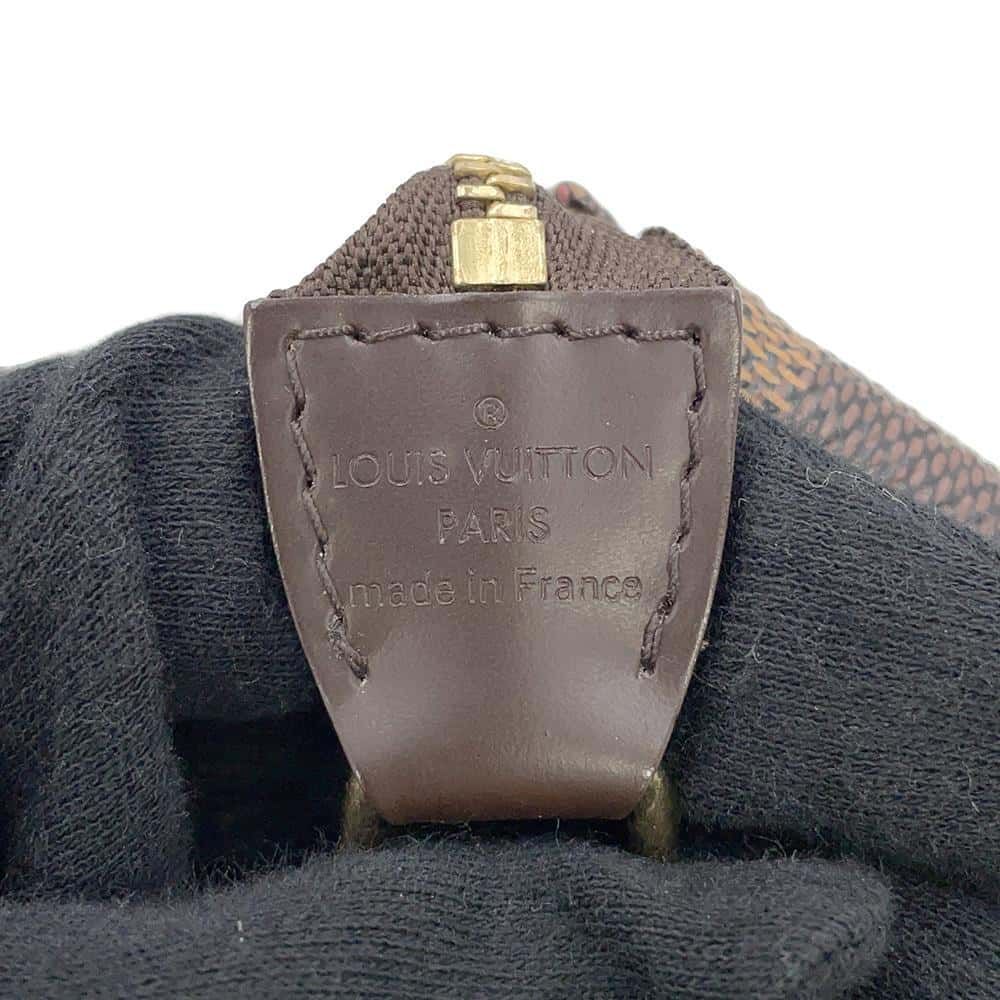 VUITTON アクセサリーポーチ