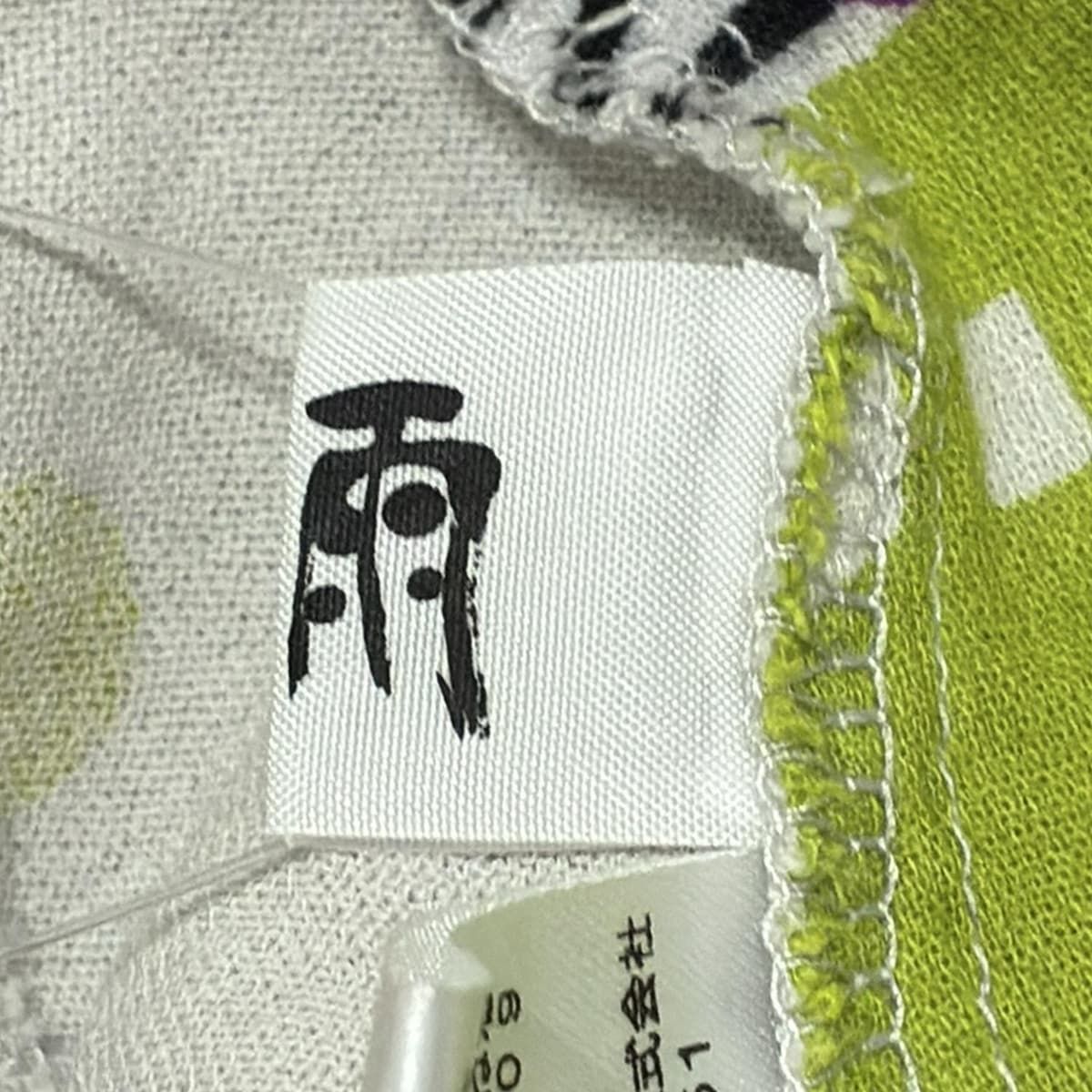 - グレーベージュ×黒×マルチ