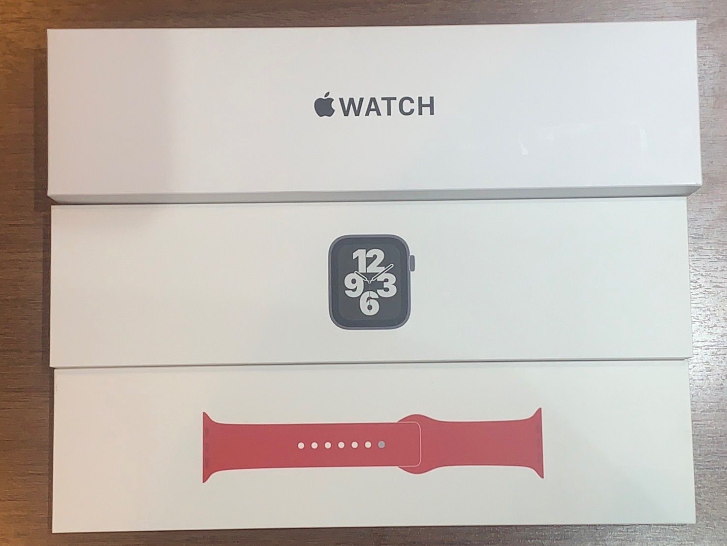 【新品未開封】Apple Watch SE (第1世代) 40mm GPSモデル スペースグレー (A2351) スポーツバンド PRODUCT RED