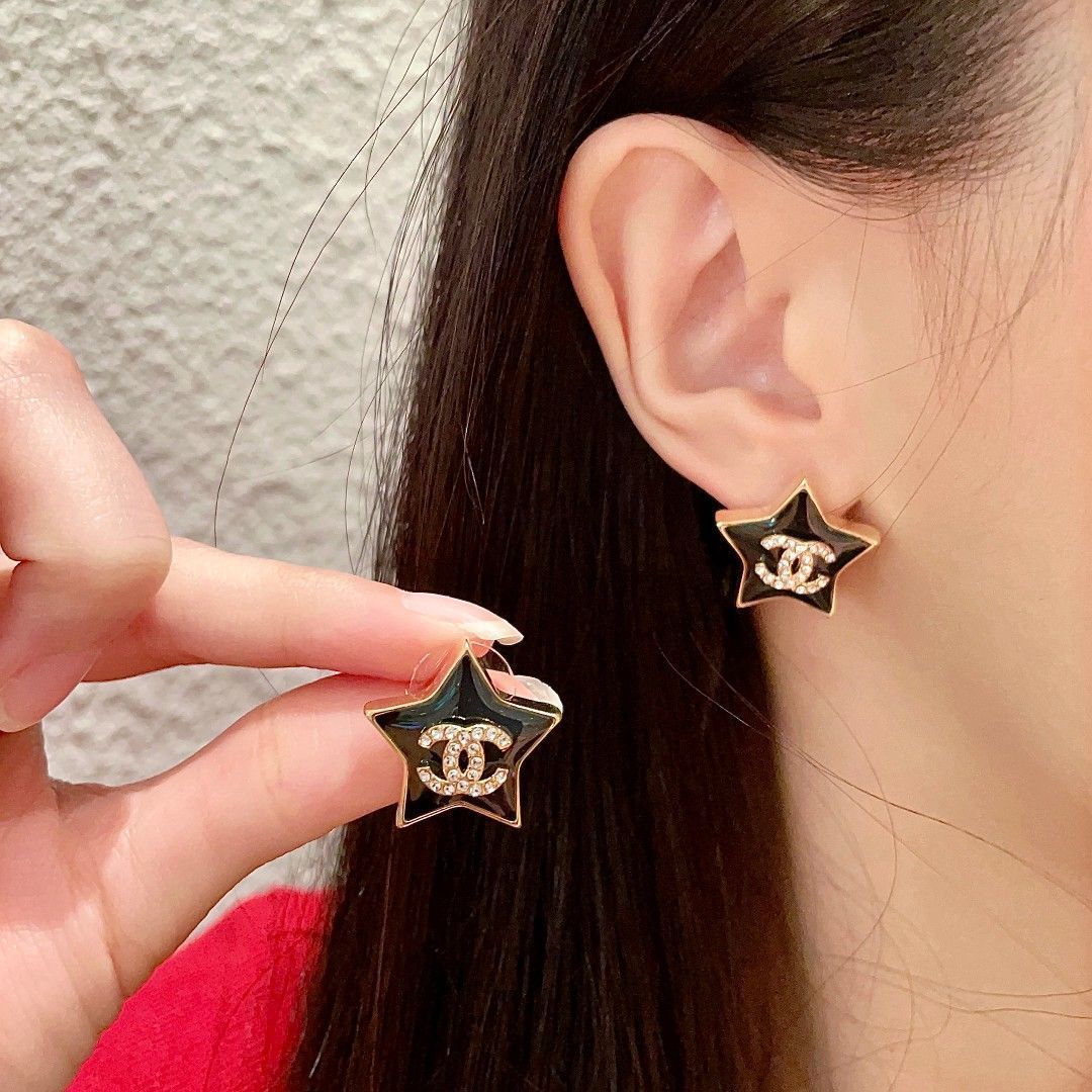 【ヴィンテージ感が可愛い♡】CHANEL ピアス 今日特価】Chanel ヴィンテージ アルファベット ピアス！送料