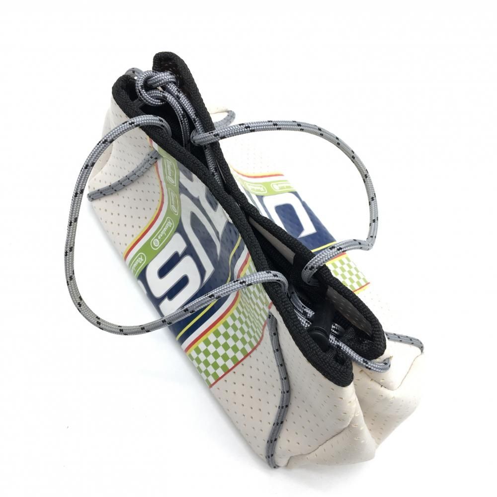 ライトベージュ×ネイビー