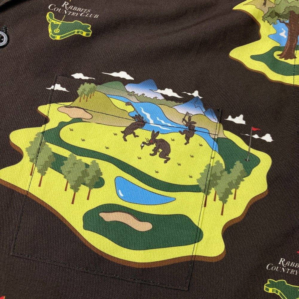 サイズ：M FR2 GOLF エフアールツーゴルフ  半袖シャツ 総柄 ブラウン系 [240101469920] ゴルフウェア メンズ ストスト サイズ：M FR2 GOLF エフアールツーゴルフ 半袖シャツ 総柄