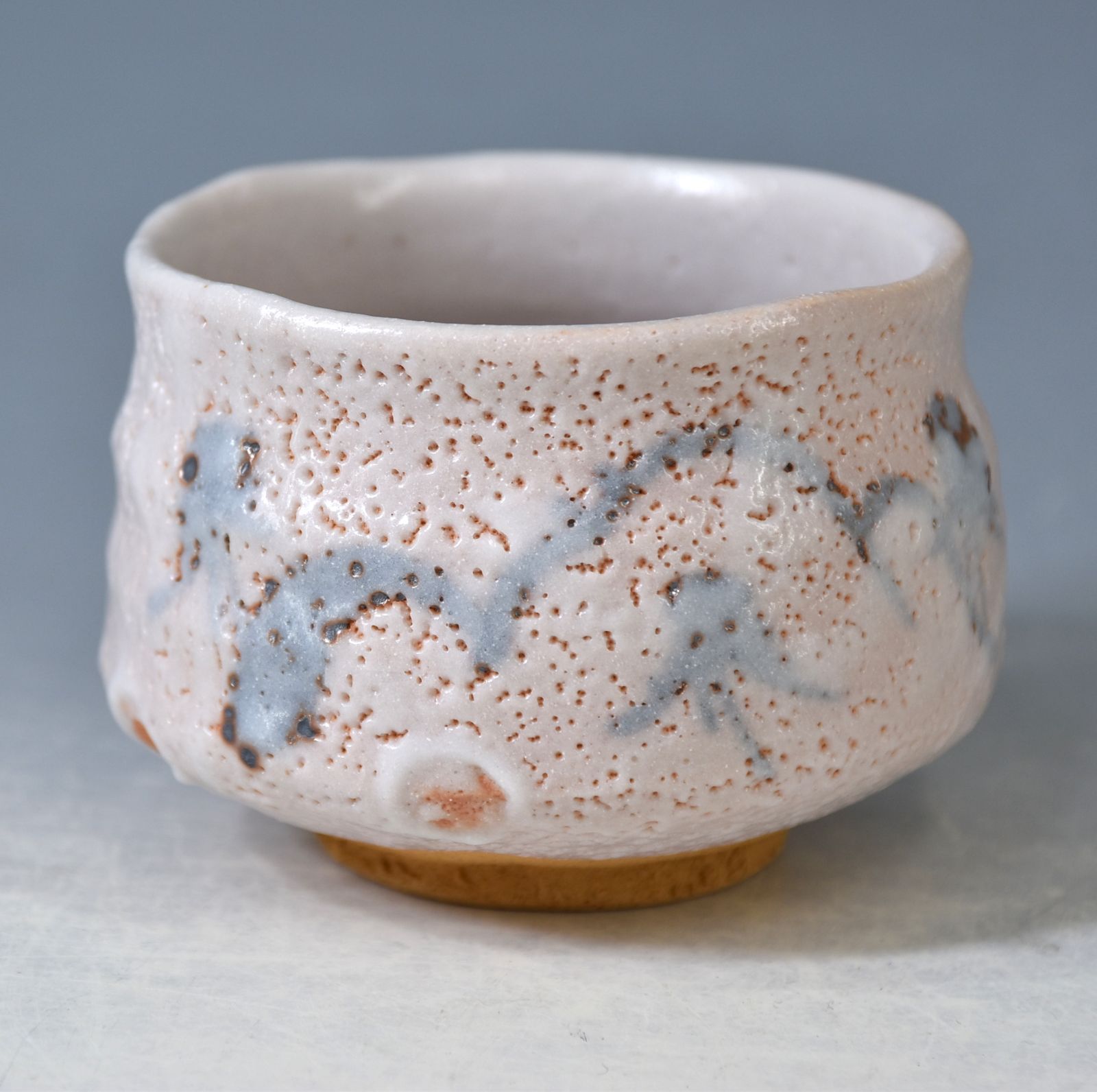 志野焼抹茶茶碗、重兵衛窯、佐藤重造作 佐藤重造「志野 茶碗」 茶道具 抹茶碗 志野焼 茶事 栞添 共裂 共