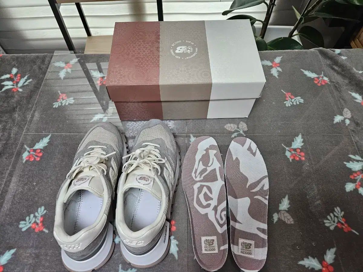 ニューバランス×キスキスキス RC 1300 10周年記念エレファントスキン