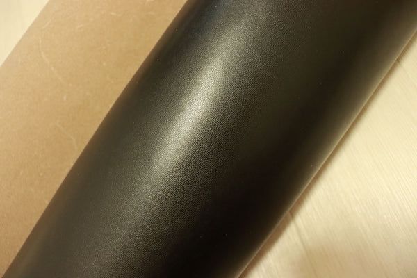 ブラック 256ds ヌメ革 牛革 国産 レザー フィルム貼り はぎれ 一枚革 レザークラフト 革 皮 本革 diy 生地 材料