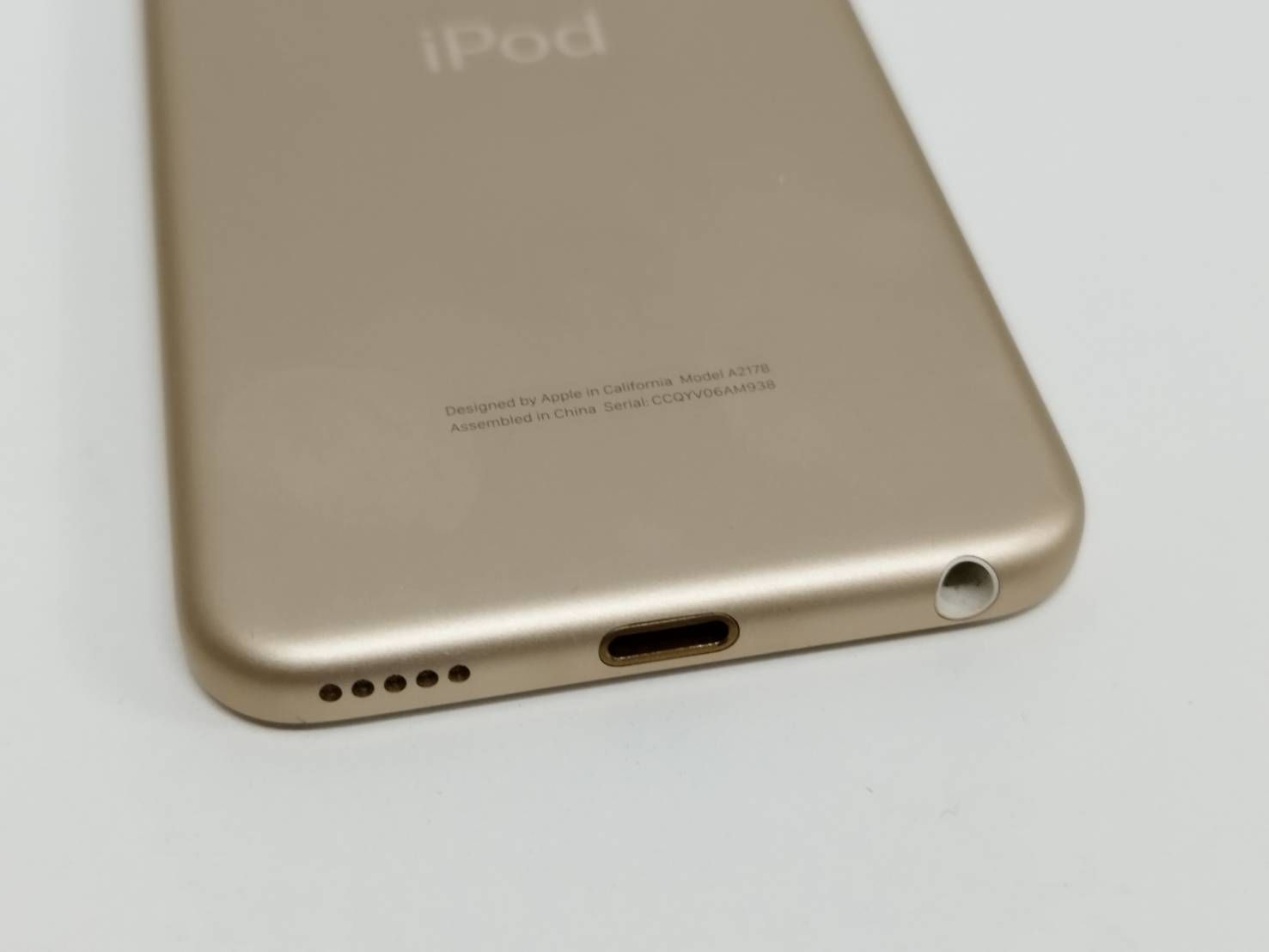 【美品】iPod touch 第7世代 32GB MVHT2J/A iPod touch 【第7世代 2019年モデル】 32GB ゴールド MVHT2J/A