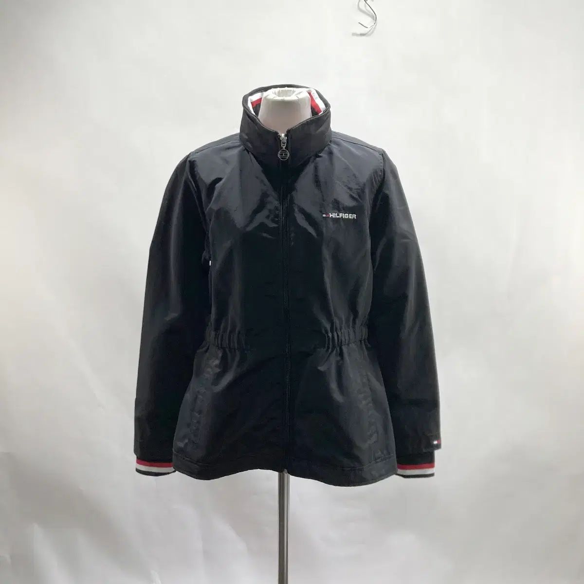 Tommy Hilfiger(トミーヒルフィガー) 女性用ウインドブレーカージャケット 黒 S パーマネント